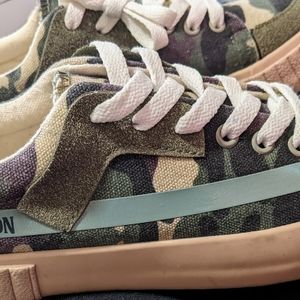 True Religion Camo & Tan "Norris" woman 7.5 (US ) New W/O box